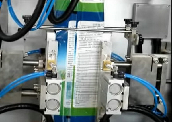 Máquina automática vertical do enchimento e de embalagem para a precisão alta de pó de lavagem